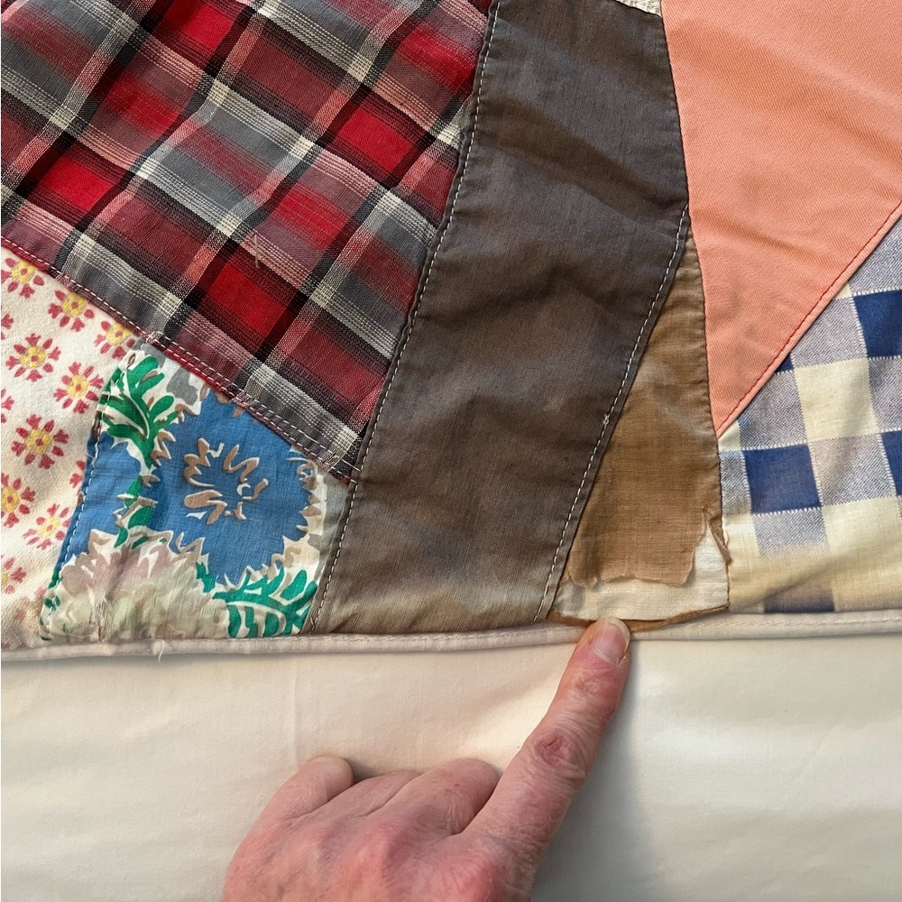 Patchwork Quilt with Multicolor Design - Picture 13 of 16